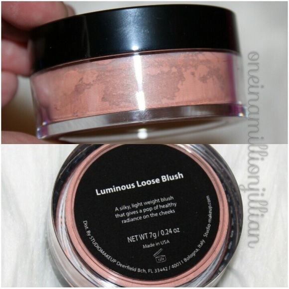 Studio Makeup Luminous Loose Blush - Picture 3 of 4